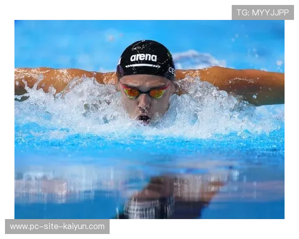 澳大利亚蝶泳选手冲刺领先锁定胜利